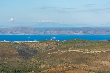 Yunanistan 'da gün batımında Keratea tepelerinden deniz manzarası