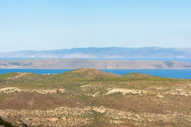 Yunanistan 'da gün batımında Keratea tepelerinden deniz manzarası
