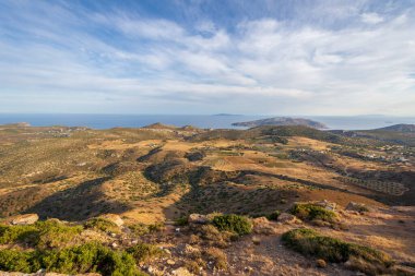 Yunanistan 'da gün batımında Keratea tepelerinden deniz manzarası