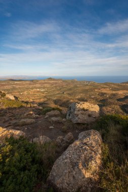 Yunanistan 'da gün batımında Keratea tepelerinden deniz manzarası