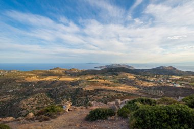 Yunanistan 'da gün batımında Keratea tepelerinden deniz manzarası