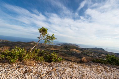 Yunanistan 'da gün batımında Keratea tepelerinden deniz manzarası
