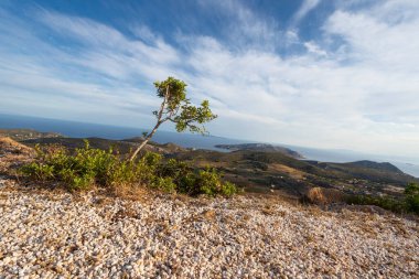 Yunanistan 'da gün batımında Keratea tepelerinden deniz manzarası