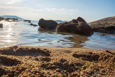 Atina 'da Anavyssos sahilinde gün batımı