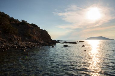 Atina 'da Anavyssos sahilinde gün batımı