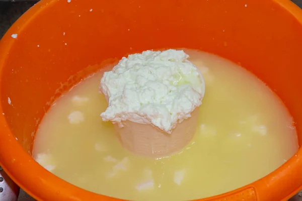 Yunanistan Bir Peynir Fabrikasında Ricotta Üretiminin Aşamaları — Stok fotoğraf