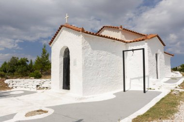 Yunanistan 'da Keratea tepelerinde küçük bir kilise