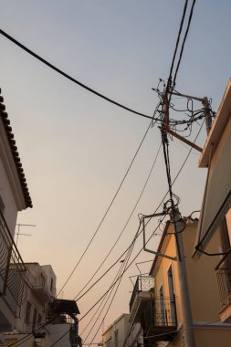 Yunanistan 'da Aegina' da gün batımında saraylar ve sokaklar