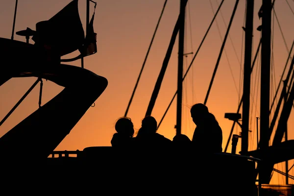 Zachód Słońca Nad Morzem Nad Portem Aegina Grecji — Zdjęcie stockowe