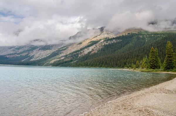 Lago Proa Día Nublado Verano Parque Nacional Banff Alberta Canadá — Foto de Stock