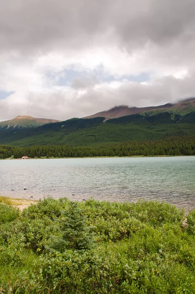 Maligne Lake Bewolkte Dag Zomer Jasper Banff National Park Alberta — Stockfoto