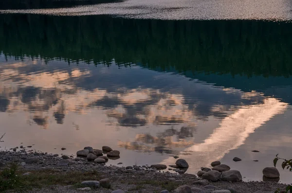 Refleksje Jeziorze Patricia Jasper Kanada — Zdjęcie stockowe