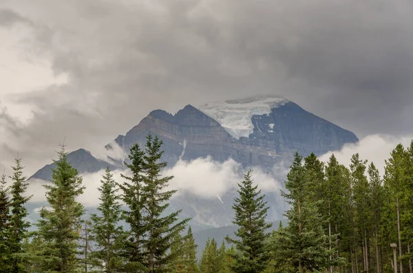 Louise Molnig Dag Sommaren Banff National Park Alberta Kanada — Stockfoto