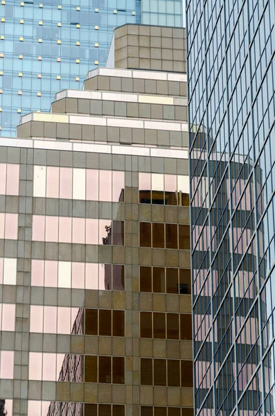 อาคารกระจกและต กระฟ าในแวนค เวอร แคนาดา — ภาพถ่ายสต็อก