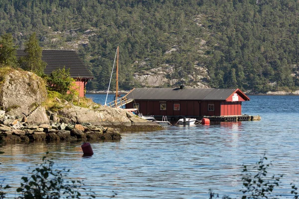 Kolorowe Drewniane Domy Nad Morzem Osoyro Norwegii — Zdjęcie stockowe