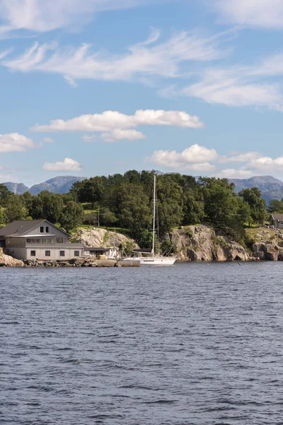 在挪威的Lysefjord峡湾上航行 — 图库照片