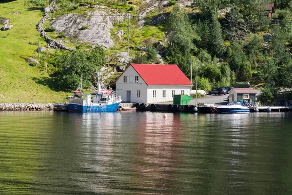 在挪威的Lysefjord峡湾上航行 — 图库照片