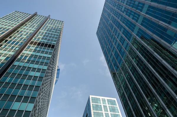 Wolkenkratzer aus Glas und Spiegel — Stockfoto