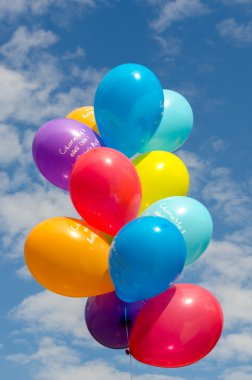 Cenova denizde uzun bankta