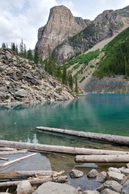 Mayo buzultaş göl kenarında