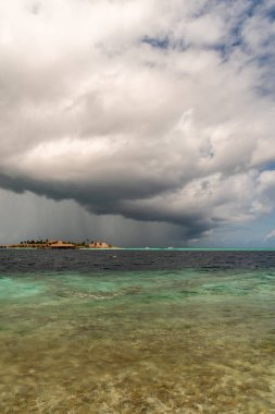 Maldivler Adası 'nda muhteşem deniz manzarası
