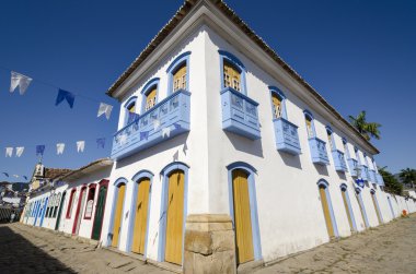 Paraty evlerde