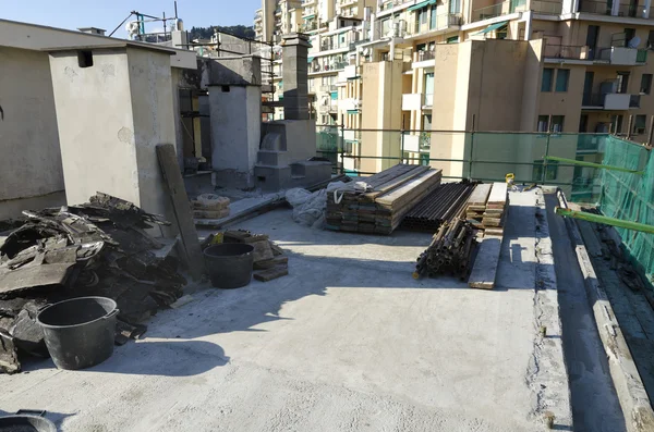 Afwerking van het dak van een gebouw — Stockfoto