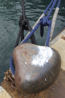 Renkli ipler ile koç boynuzu