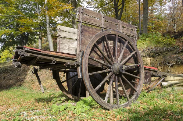 Wagon with wooden wheels — Stock Photo, Image