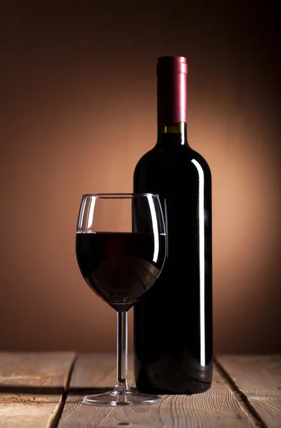 Bottiglia di vino rosso e vetro — Foto Stock
