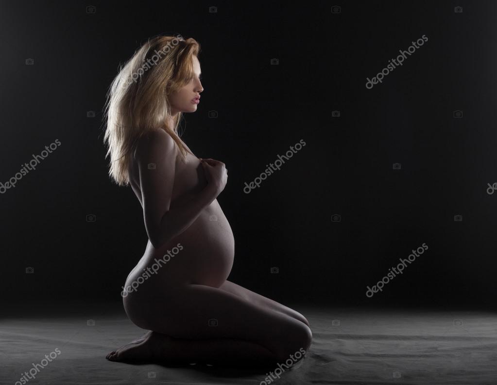 Pregnant nude girl blonde