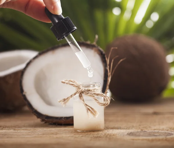Kokosnoot etherische olie — Stockfoto