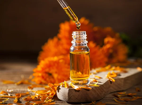 Marigold Essential Oil — Stock Photo, Image