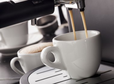 Espresso kahve makinesi dökme.
