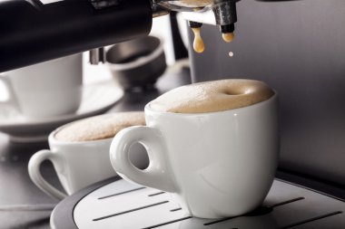 Espresso kahve makinesi dökme.