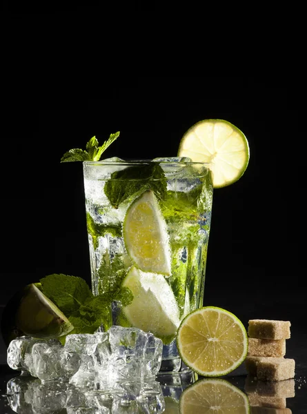 Коктейль mojito — стокове фото