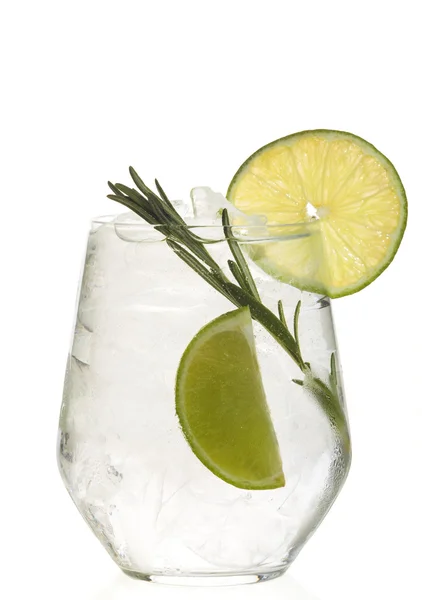 Gin and tonic cocktail with lime over white background. — Stock Photo, Image