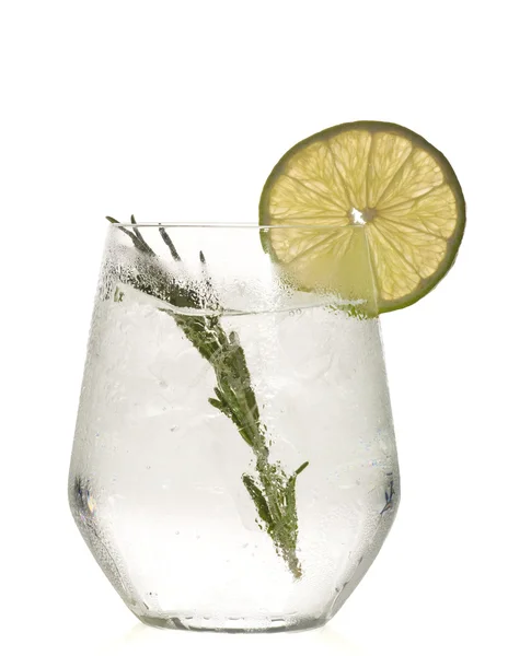 Gin and tonic cocktail with lime over white background. — Stock Photo, Image