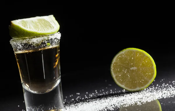 Tequila tiro —  Fotos de Stock