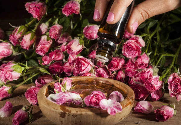 Olio essenziale di rosa — Foto Stock