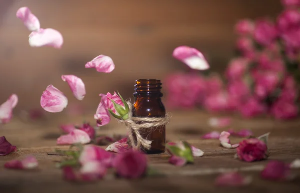 Ätherisches Rosenöl — Stockfoto