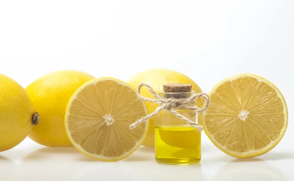 Lemon essential oil — Stock Photo, Image