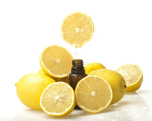 Lemon essential oil — Stock Photo, Image