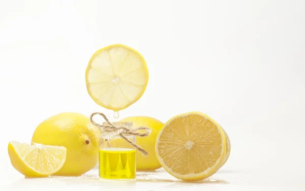 Lemon essential oil — Stock Photo, Image