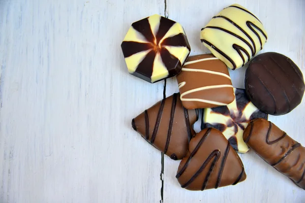 Galletas de chocolate blanco y negro — Foto de Stock