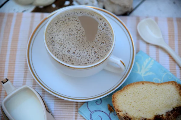 Beige natürliche Farben trinken Kaffee — Stockfoto