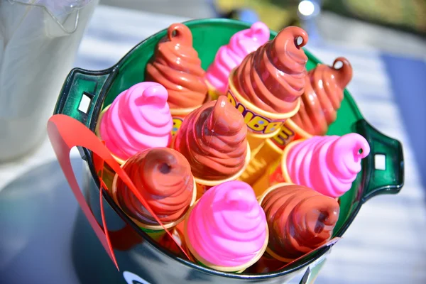 Kid partij ijsjes in levendige kleuren — Stockfoto