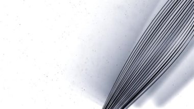 Beyaz arkaplan hareket grafikleri arkaplan videosu üzerinde siyah sicimler sarmal sarmal