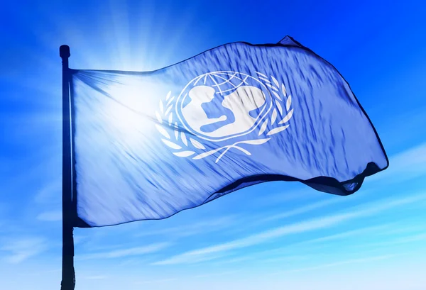 UNICEF flagga vajande på vinden — Stockfoto