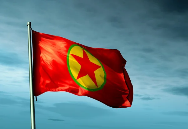 Bandera del Partido de los Trabajadores del Kurdistán ondeando al viento — Foto de Stock